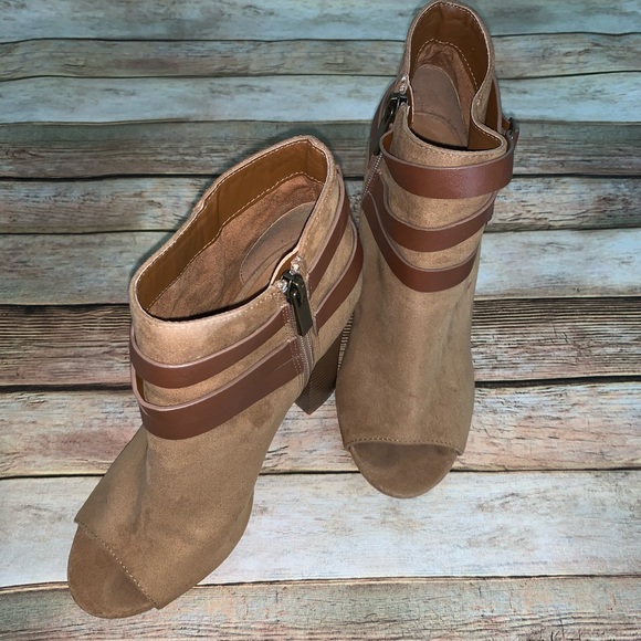 Open toe booties - Picture 3 of 4